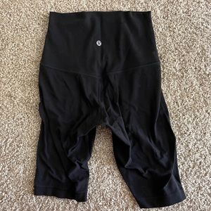 Lululemon biker shorts🖤